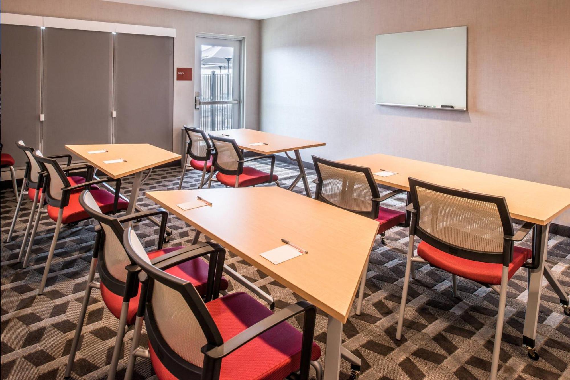Towneplace Suites By Marriott Мерсед Экстерьер фото