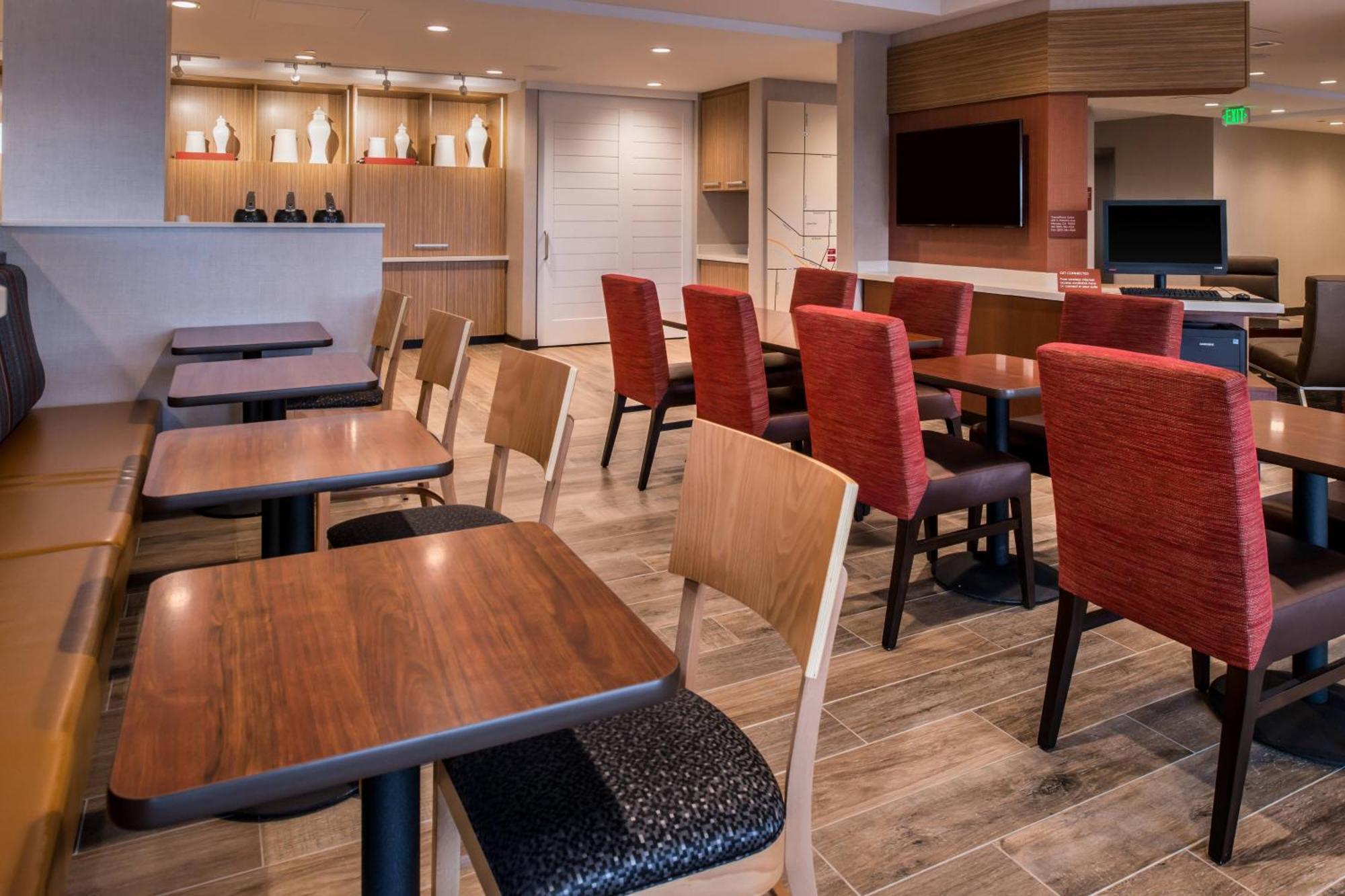 Towneplace Suites By Marriott Мерсед Экстерьер фото