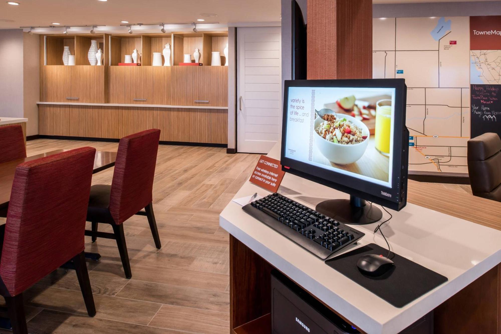Towneplace Suites By Marriott Мерсед Экстерьер фото